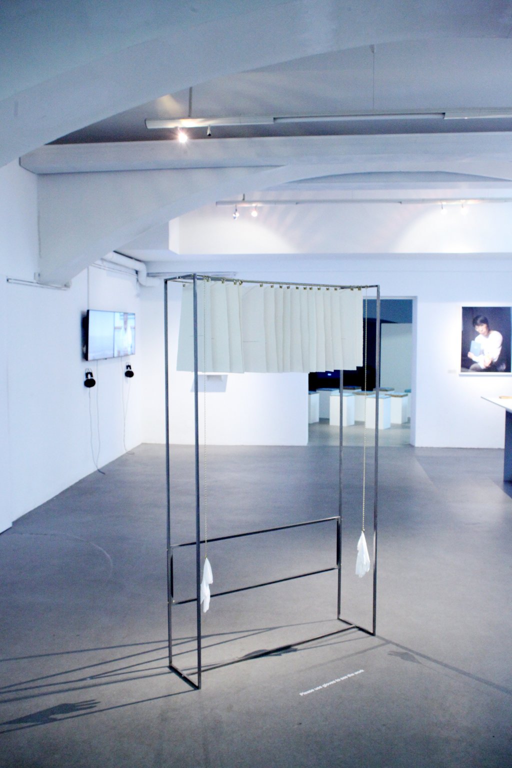 Nathalie Koger, “La sauvegarde”, 2016, exhibition view, das weisse haus. Photo: eSeL @Koger, Bildrecht, Vienna 2025.