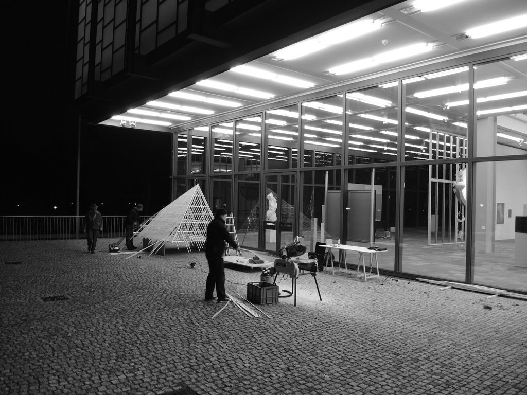 Nathalie Koger, “Für das müde Material (For the Teary Material)”, 2012, performance, 21er Haus, Belvedere @Koger, Bildrecht, Vienna 2025.