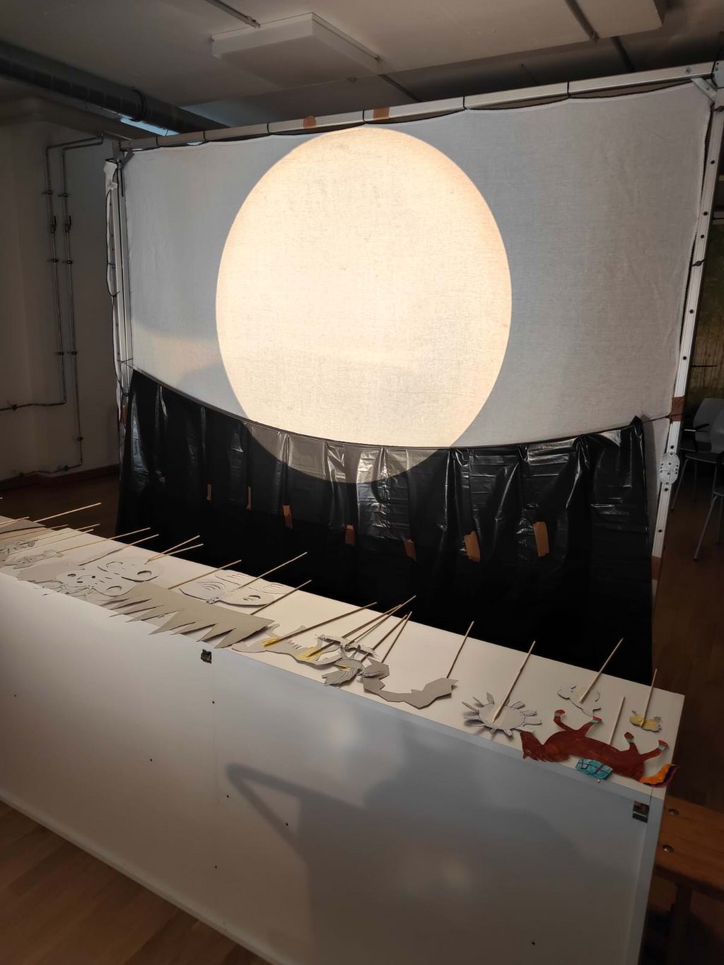 Nathalie Koger, “With the Magic of Light and Shadow”, installation view, KinderKunstHochschule Steiermark, 2024 @Bildrecht, Vienna 2024.