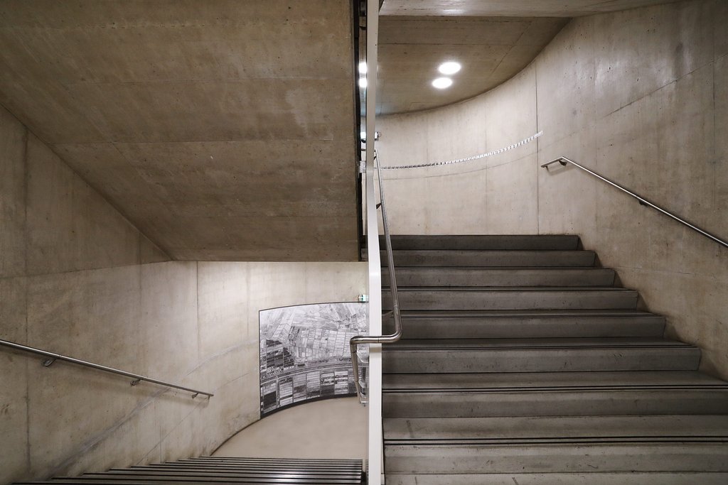 Nathalie Koger, “´Indizien`. Passage from ´The Animals´ Video Conference`”, 2022, exhibition view, Kunsthaus Graz. Photo: Lisa Truttmann @Bildrecht, Vienna 2025