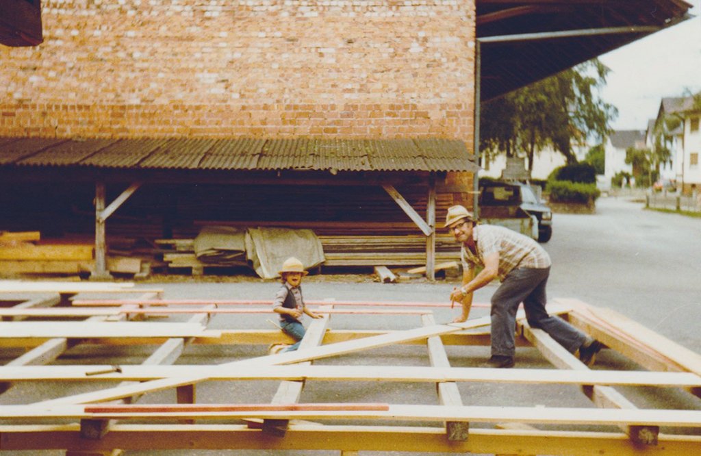 Nathalie Koger, “Für das müde Material (For the Tired Material)”, 2012. Nathalie Koger with her granddad, archival image @Koger, Bildrecht, Vienna 2025.